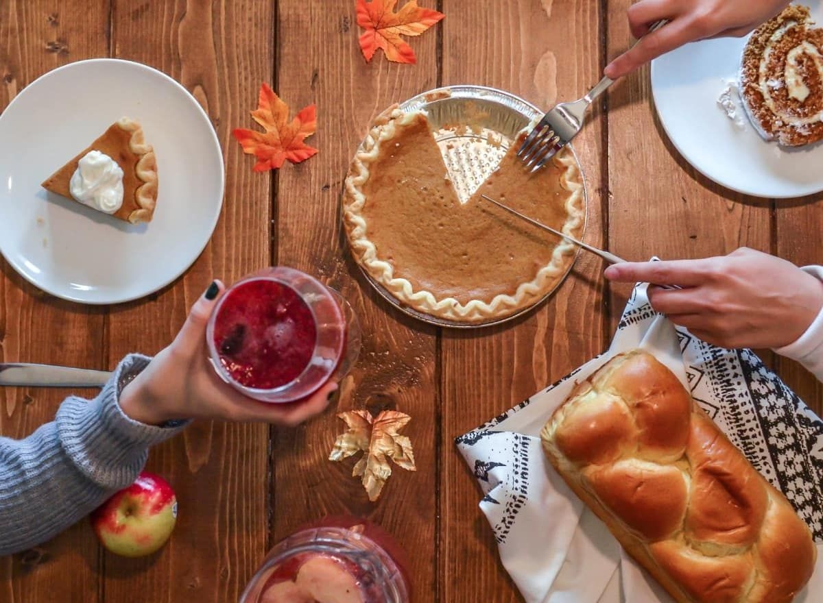 cutting pumpkin pie