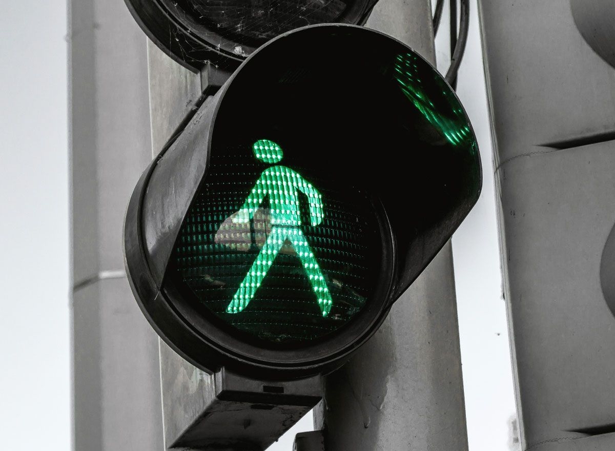 green pedestrian walk sign